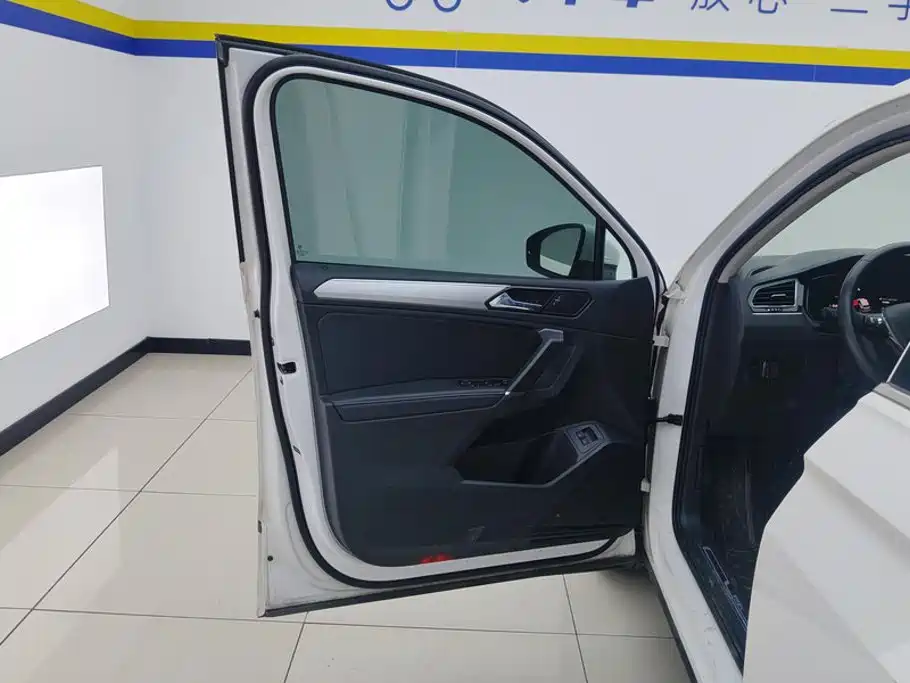 Volkswagen Tiguan L PHEV — миниатюра 7