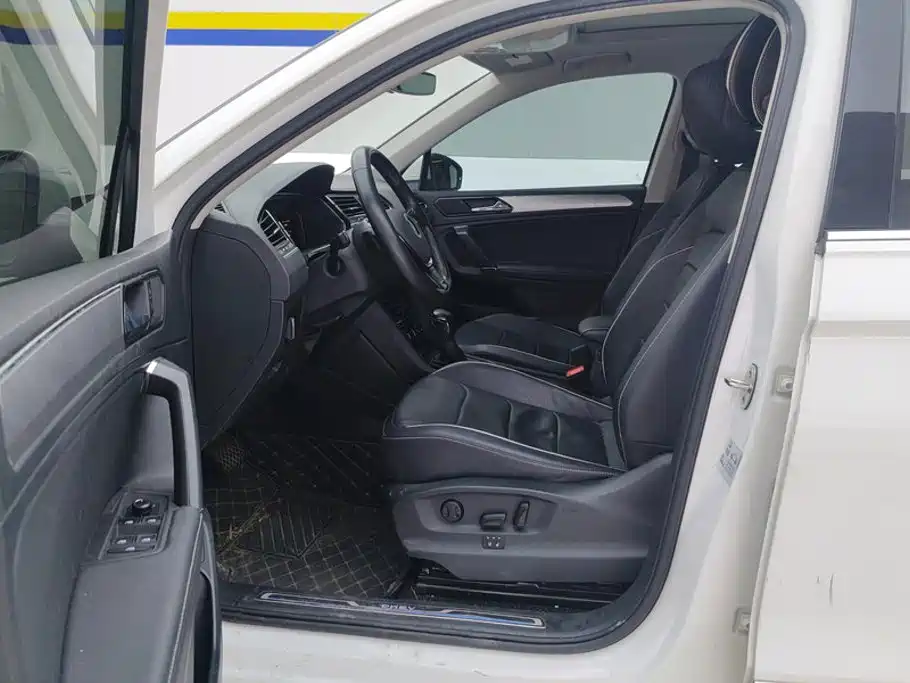 Volkswagen Tiguan L PHEV — миниатюра 9
