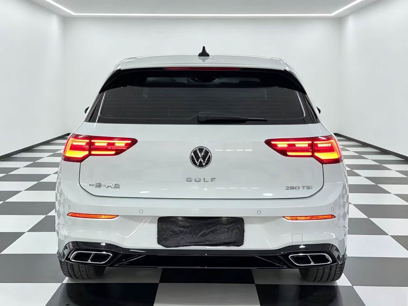 Volkswagen Golf 1.4 л 2022 г. Белый, пробег 25000 км