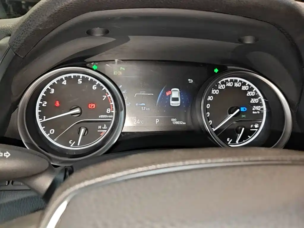 Toyota Camry — миниатюра 12