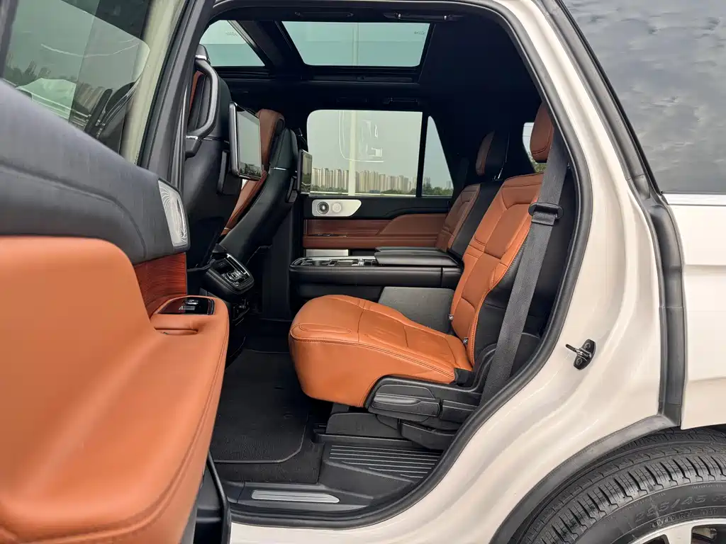 Lincoln Navigator — миниатюра 31