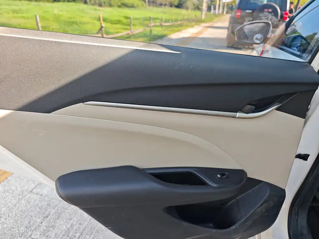 Buick Excelle — миниатюра 10