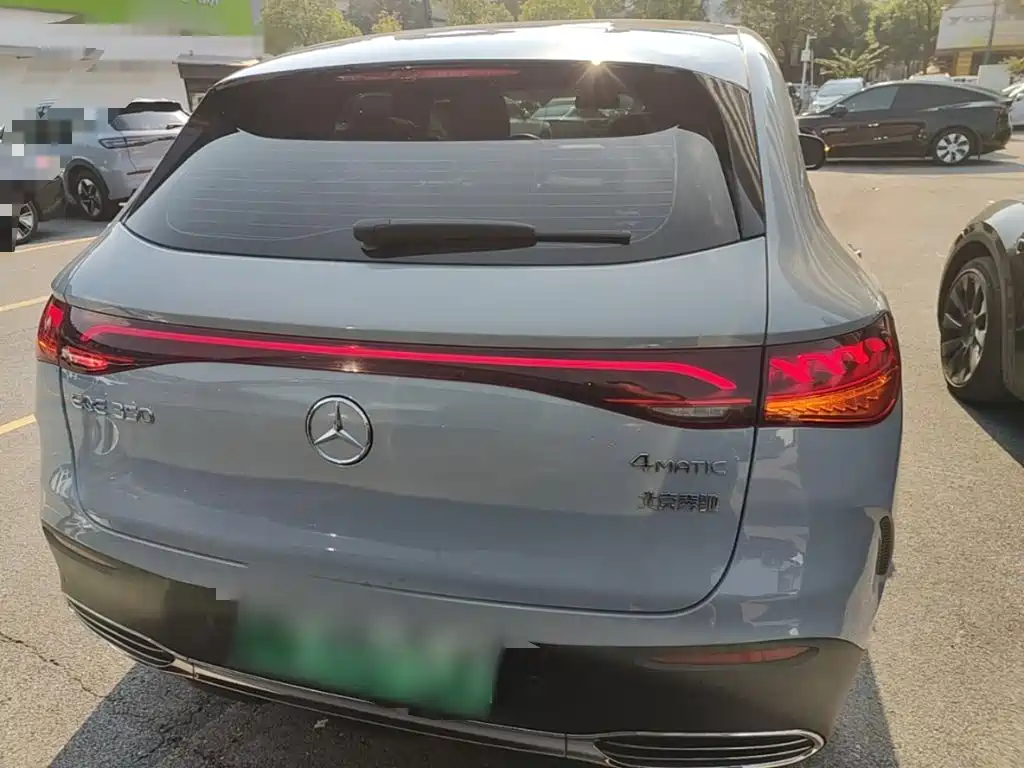 Mercedes-Benz EQE SUV — миниатюра 6
