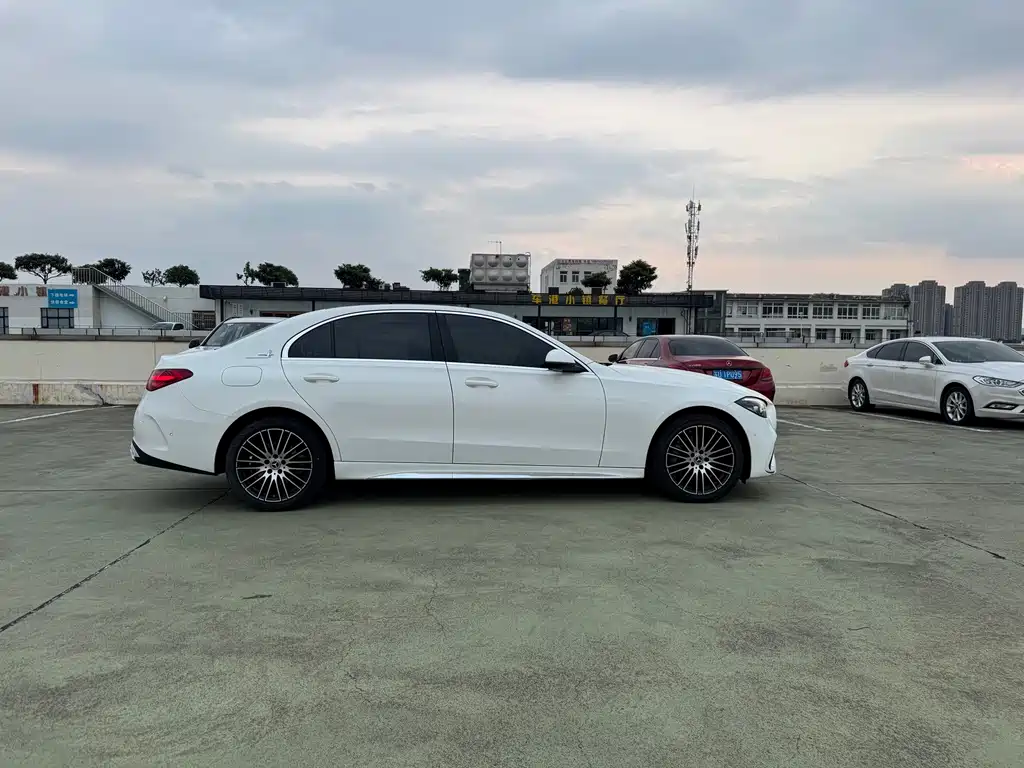 Mercedes-Benz C-Class — миниатюра 11