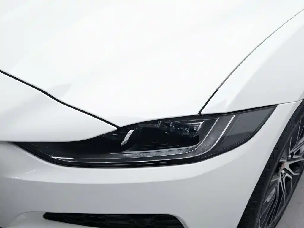 Jaguar XEL — миниатюра 7