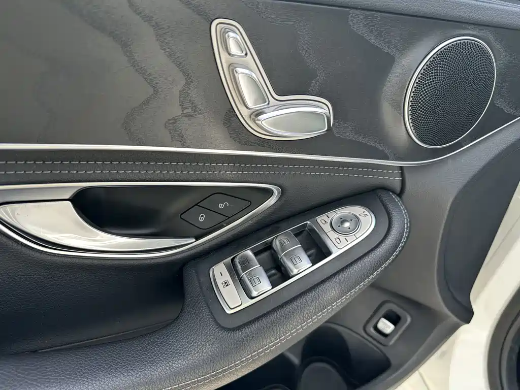 Mercedes-Benz C-Class — миниатюра 16