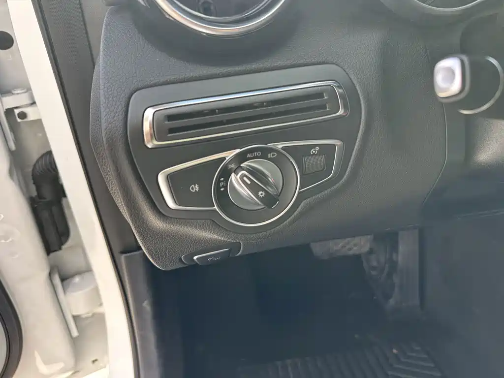 Mercedes-Benz C-Class — миниатюра 17