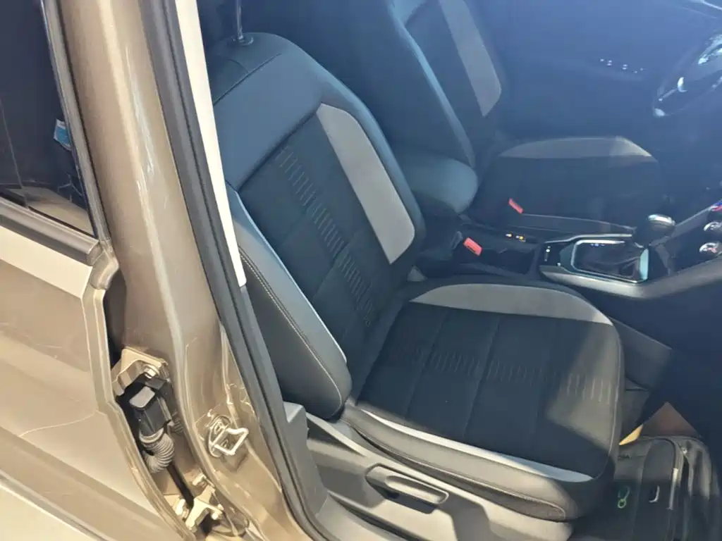 Volkswagen T-Roc — миниатюра 25