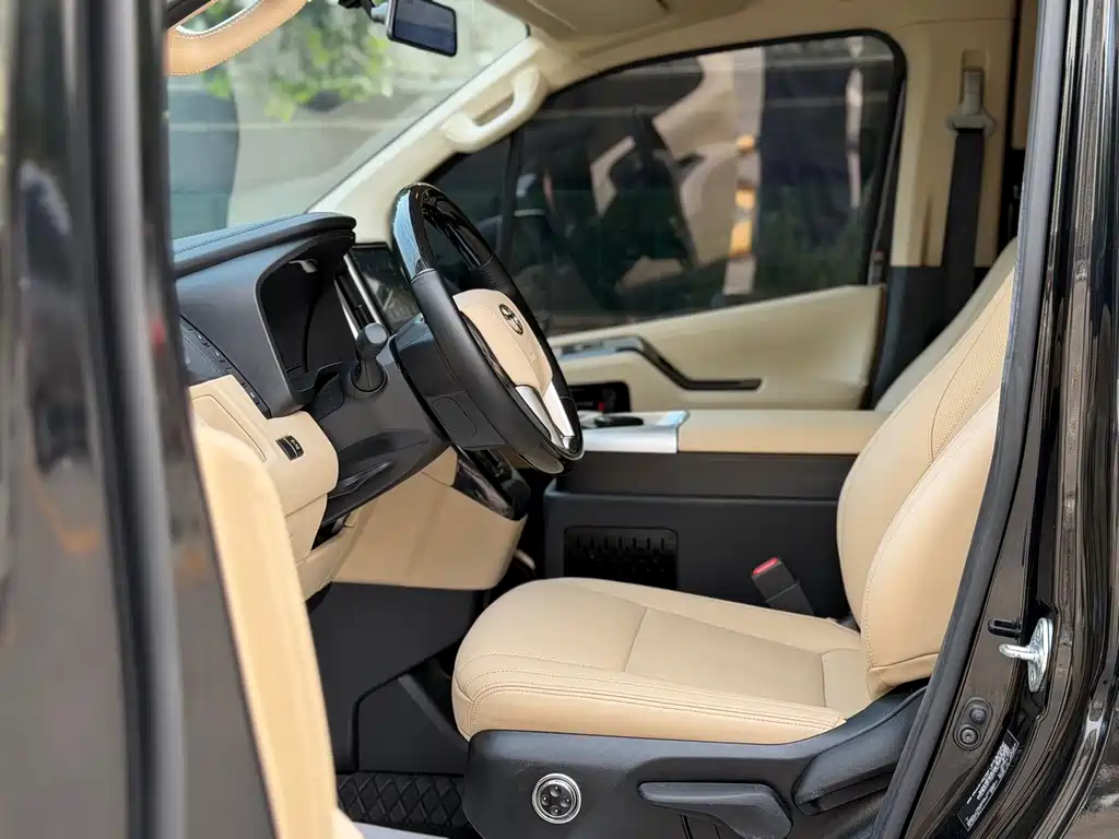 Toyota HiAce 2023 3.5L