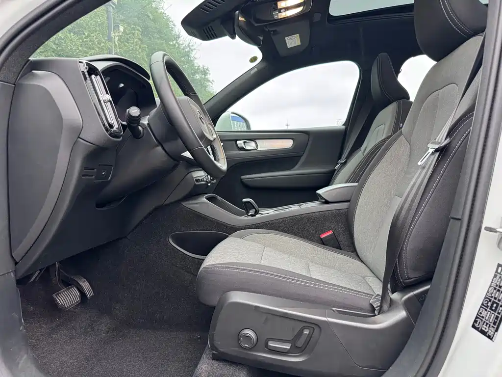 Volvo XC40 — миниатюра 8