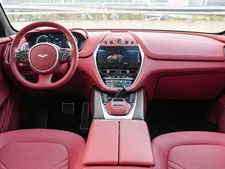 Aston Martin DBX — миниатюра 6