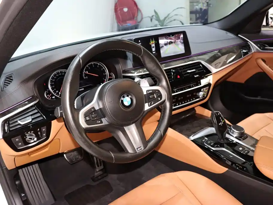 BMW 5 Series — миниатюра 10