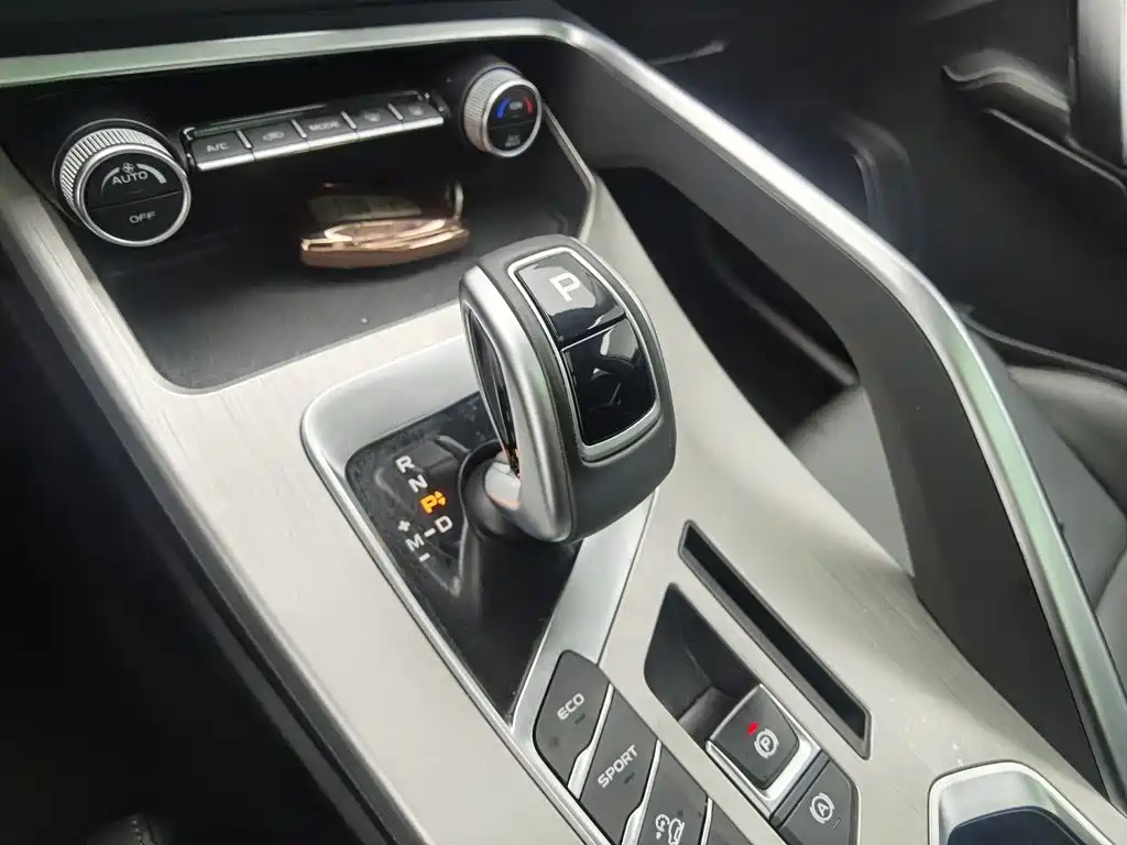 Geely Binyue — миниатюра 13