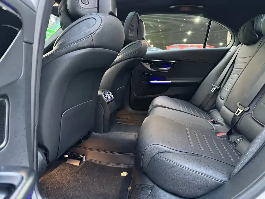 Mercedes-Benz C-Class — миниатюра 13