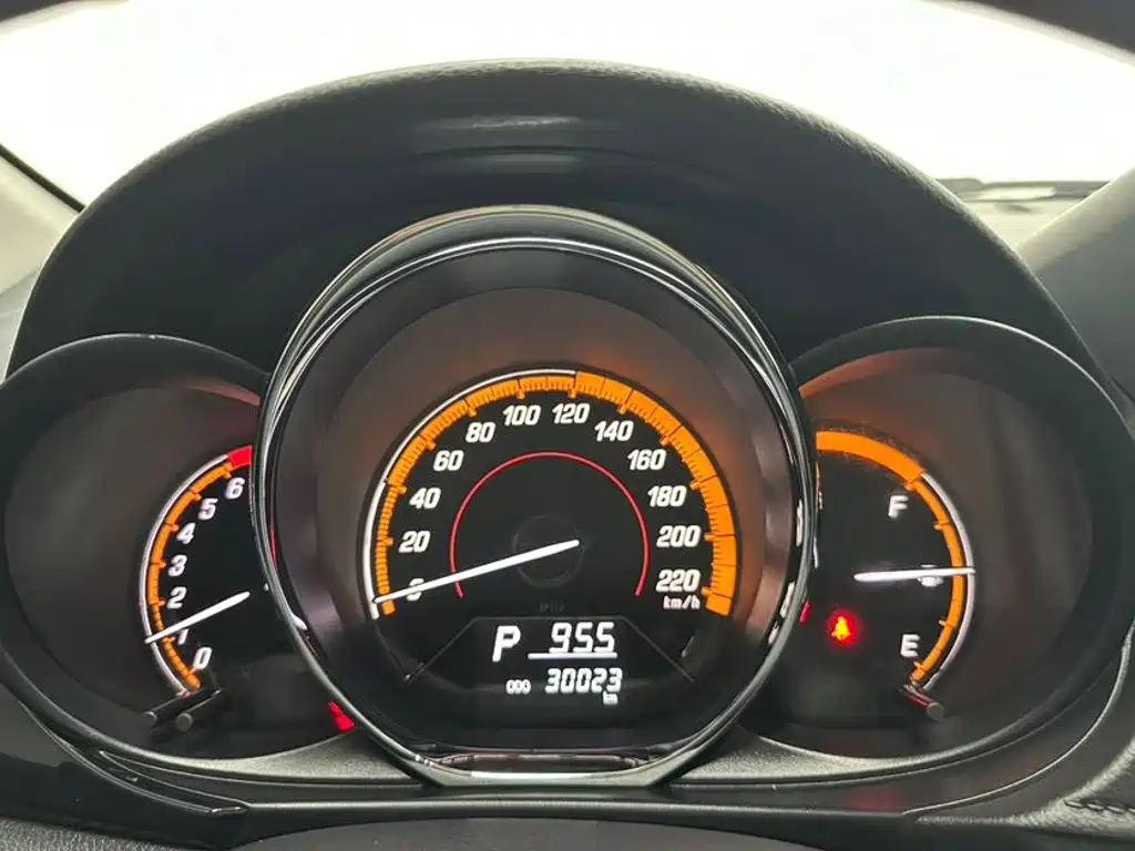 Toyota Yaris L — миниатюра 15