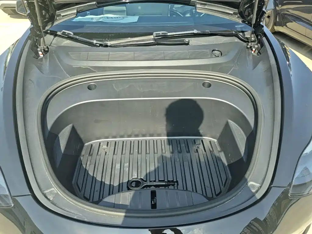 Tesla Model 3 — миниатюра 20
