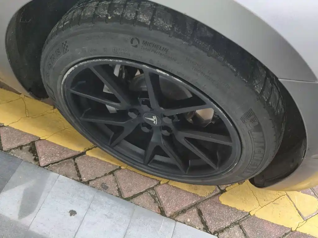 Tesla Model 3 — миниатюра 8