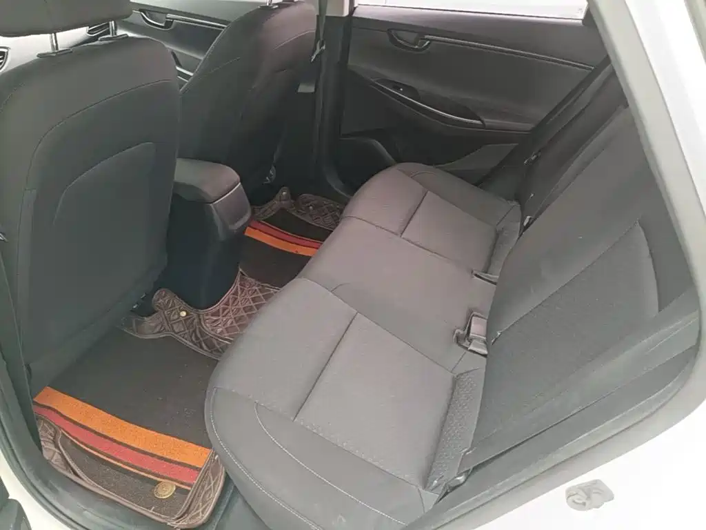 Hyundai Elantra — миниатюра 17