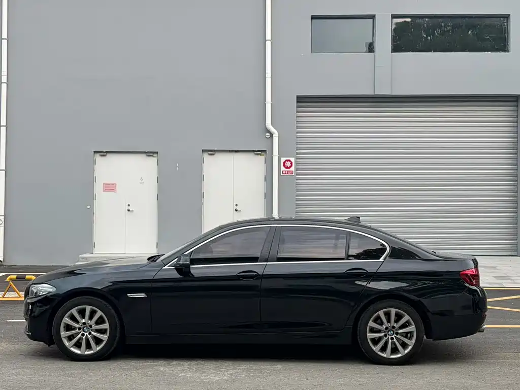 BMW 5 Series — миниатюра 8