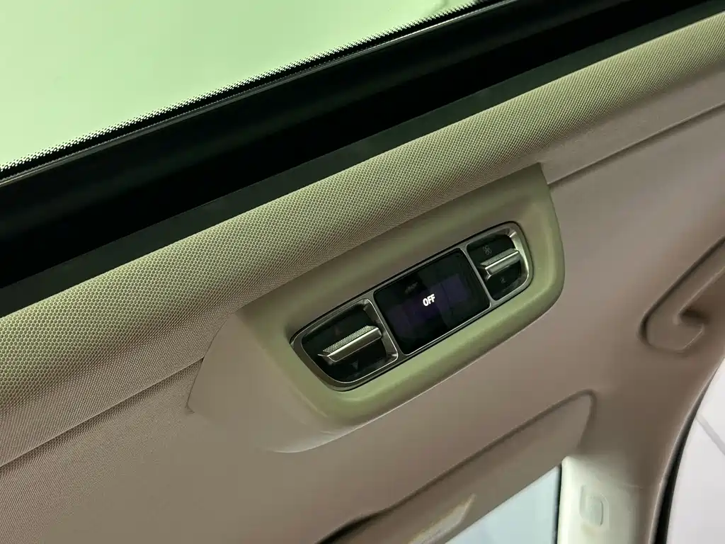 Mercedes-Benz V-Class — миниатюра 23