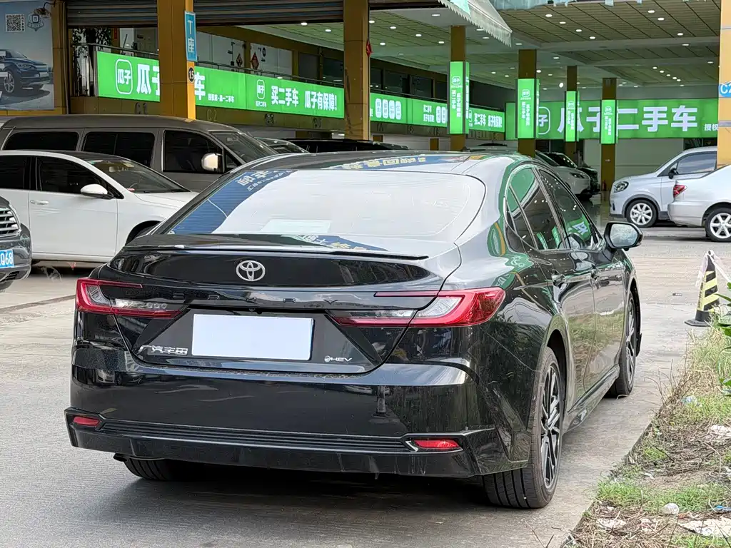 Toyota Camry — миниатюра 11