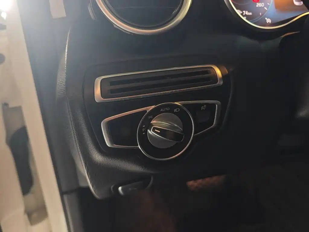 Mercedes-Benz C-Class — миниатюра 13