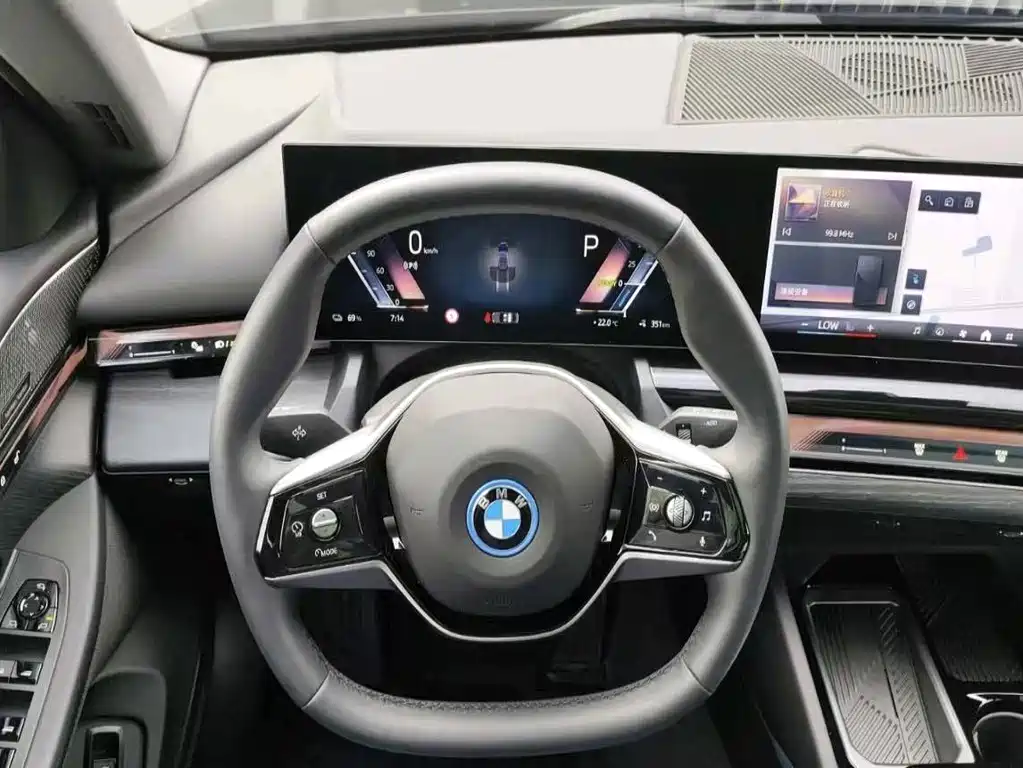 BMW i5 — миниатюра 9