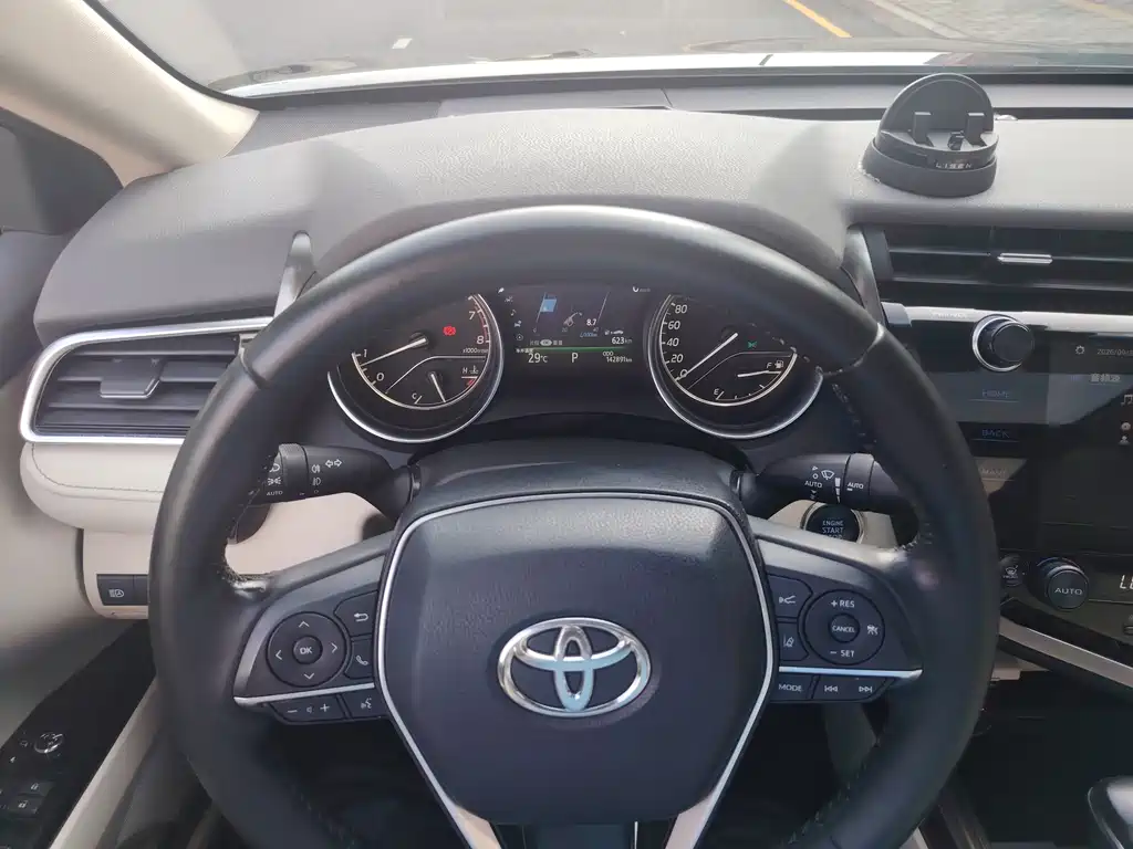 Toyota Camry — миниатюра 17