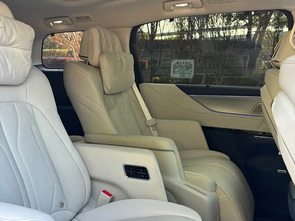 BUICK GL8 NEW ENERGY