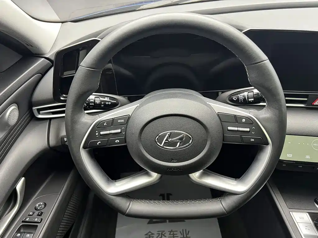 Hyundai Elantra — миниатюра 10