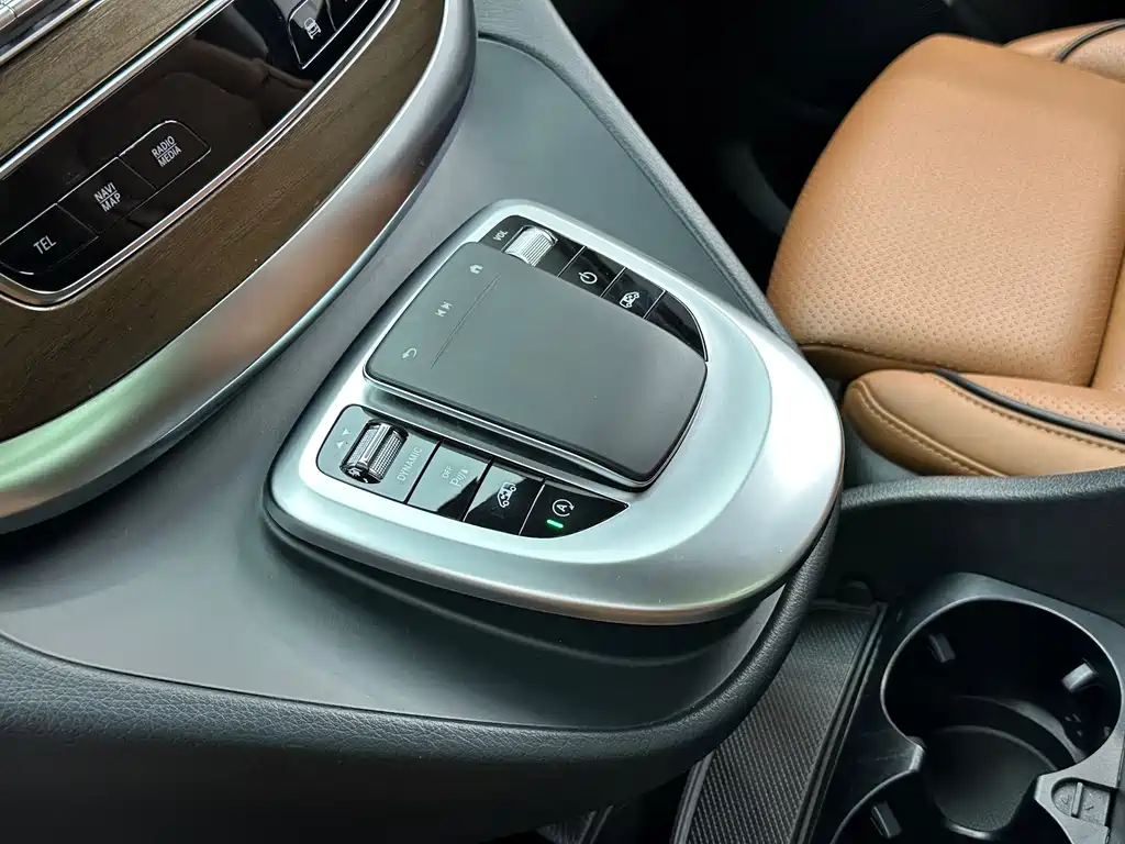 Mercedes-Benz V-Class — миниатюра 16