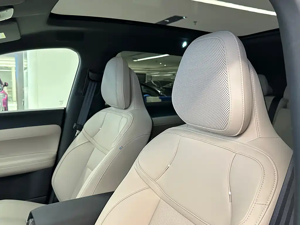Volvo XC70 PHEV — миниатюра 11