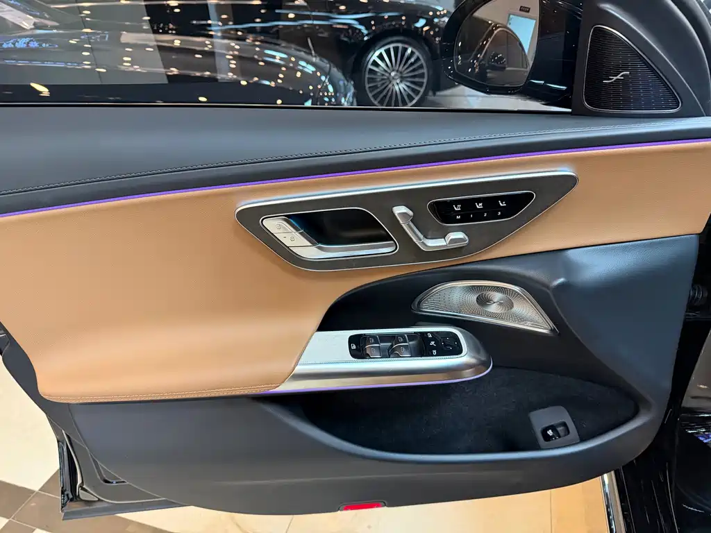 Mercedes-Benz E-Class — миниатюра 4