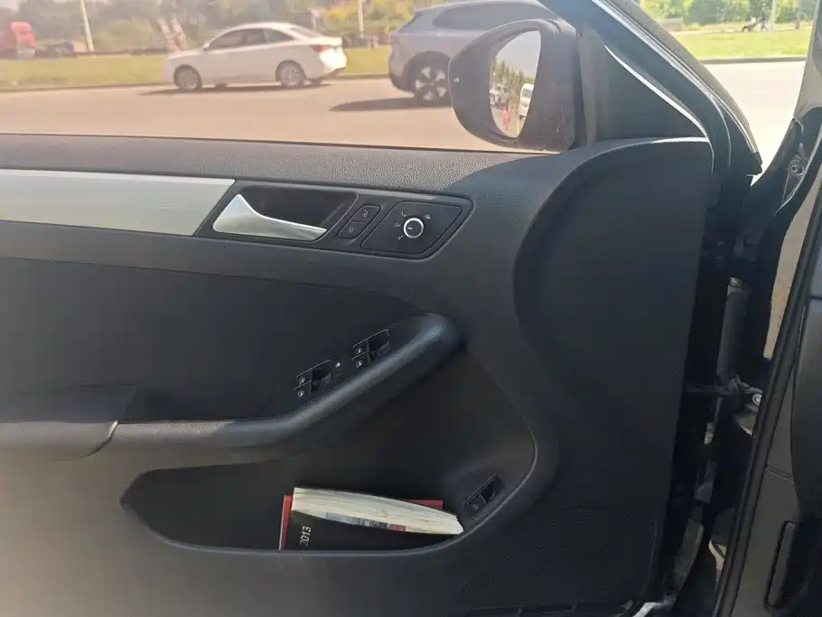 Volkswagen Sagitar — миниатюра 7