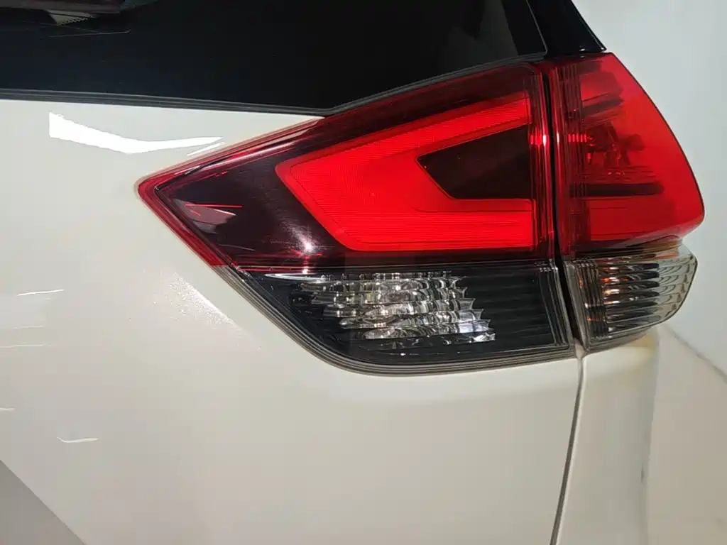 Nissan X-Trail — миниатюра 8