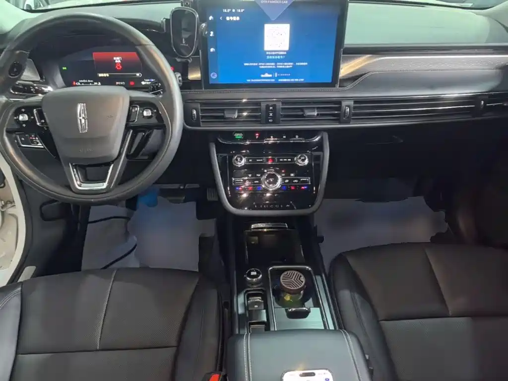 Lincoln Corsair Hybrid — миниатюра 10