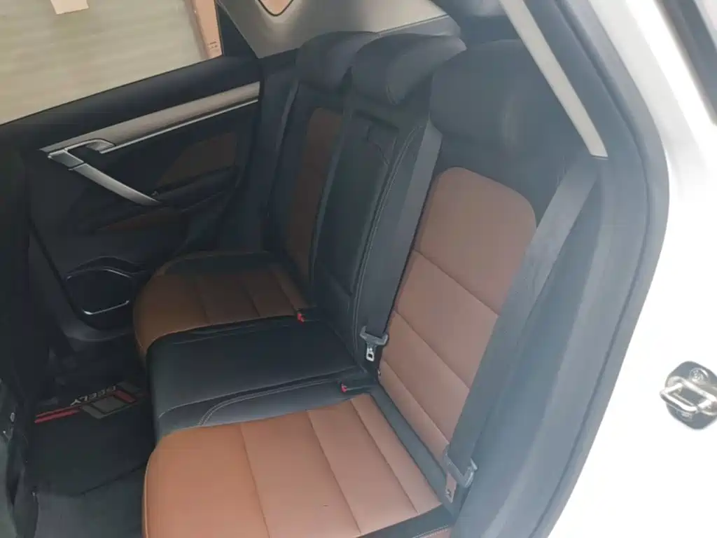 Geely Binyue — миниатюра 17