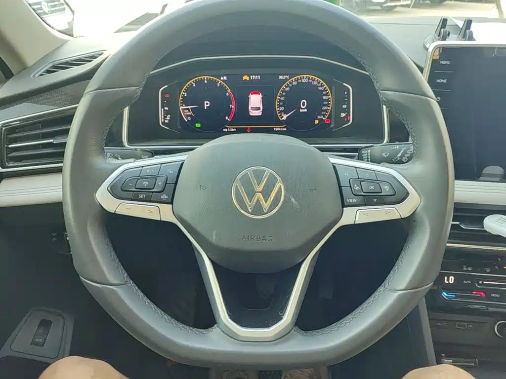Volkswagen Tiguan L — миниатюра 11