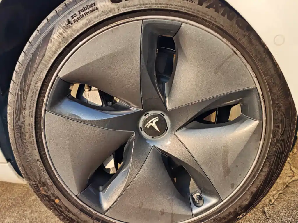 Tesla Model 3 — миниатюра 17
