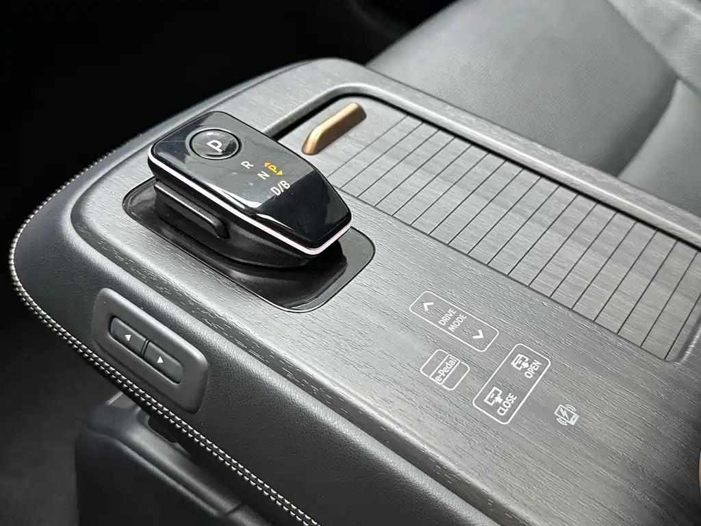 Nissan Ariya - фото 8