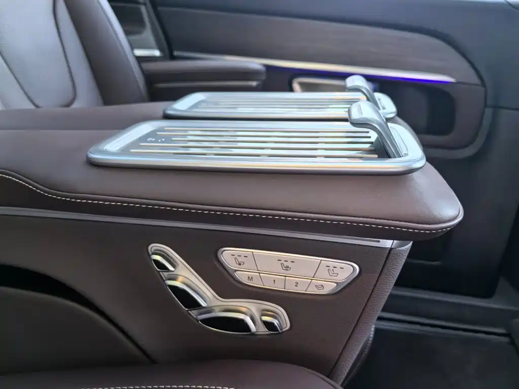 Mercedes-Benz V-Class — миниатюра 11