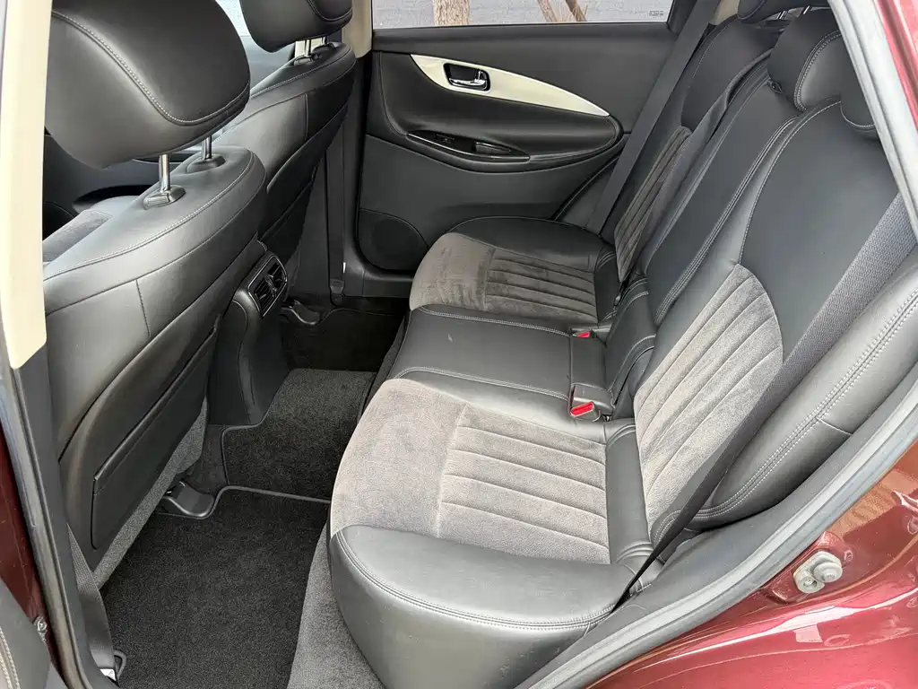 Infiniti QX50 2015 2.5L Comfort