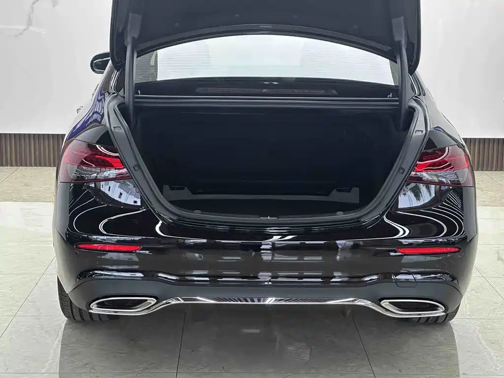 Mercedes-Benz E-Class — миниатюра 21