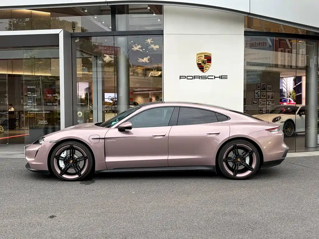 Porsche Taycan — миниатюра 3