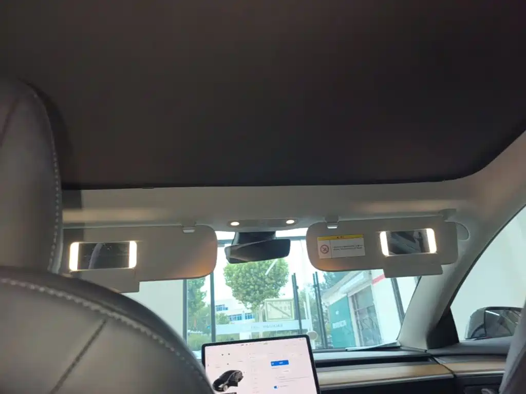 Tesla Model 3 — миниатюра 18