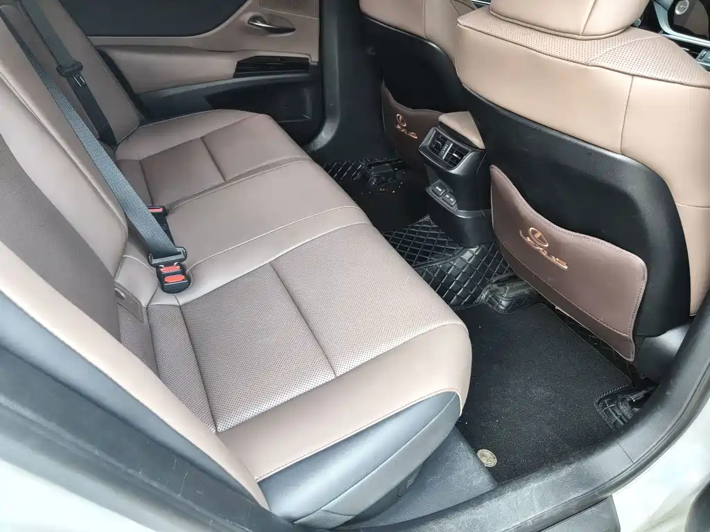 Lexus ES — миниатюра 7