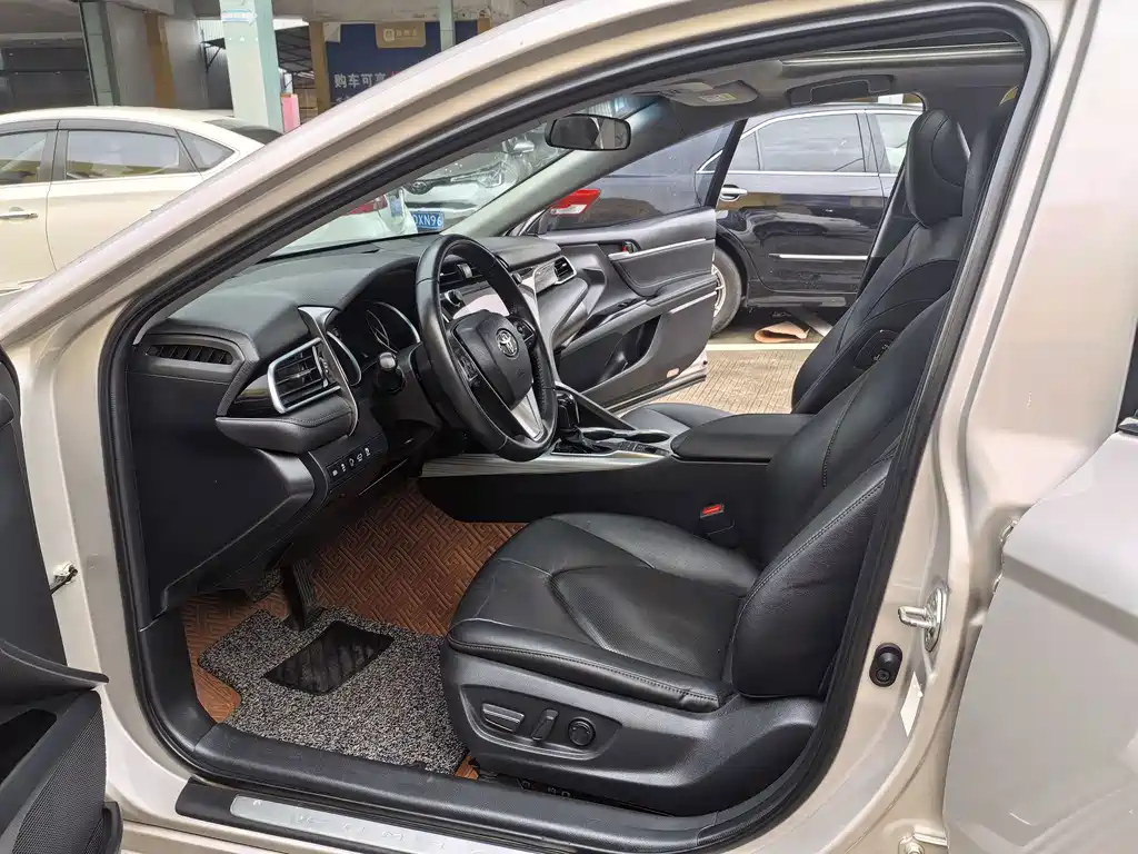 Toyota Camry — миниатюра 10