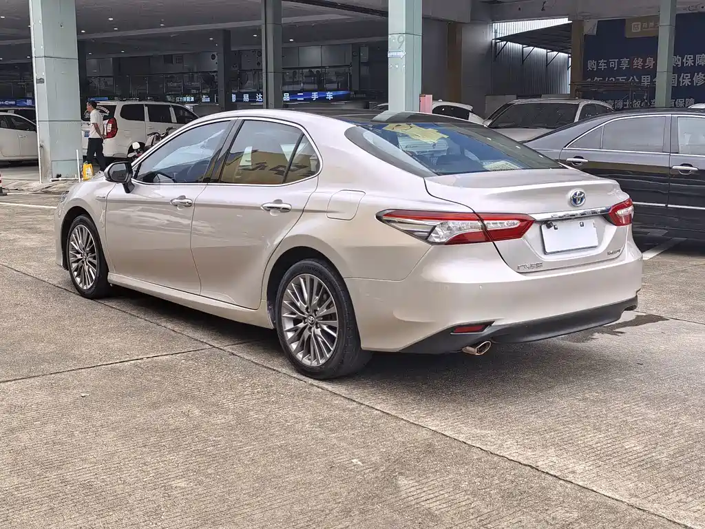 Toyota Camry — миниатюра 4