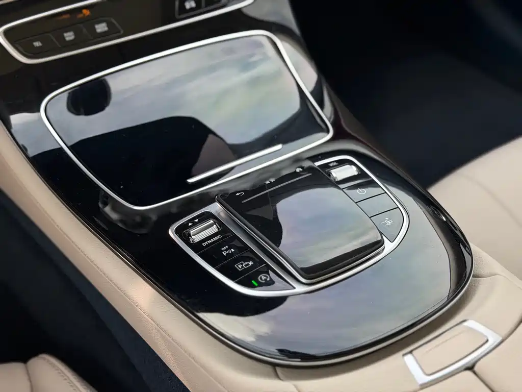 Mercedes-Benz E-Class (Import) — миниатюра 22