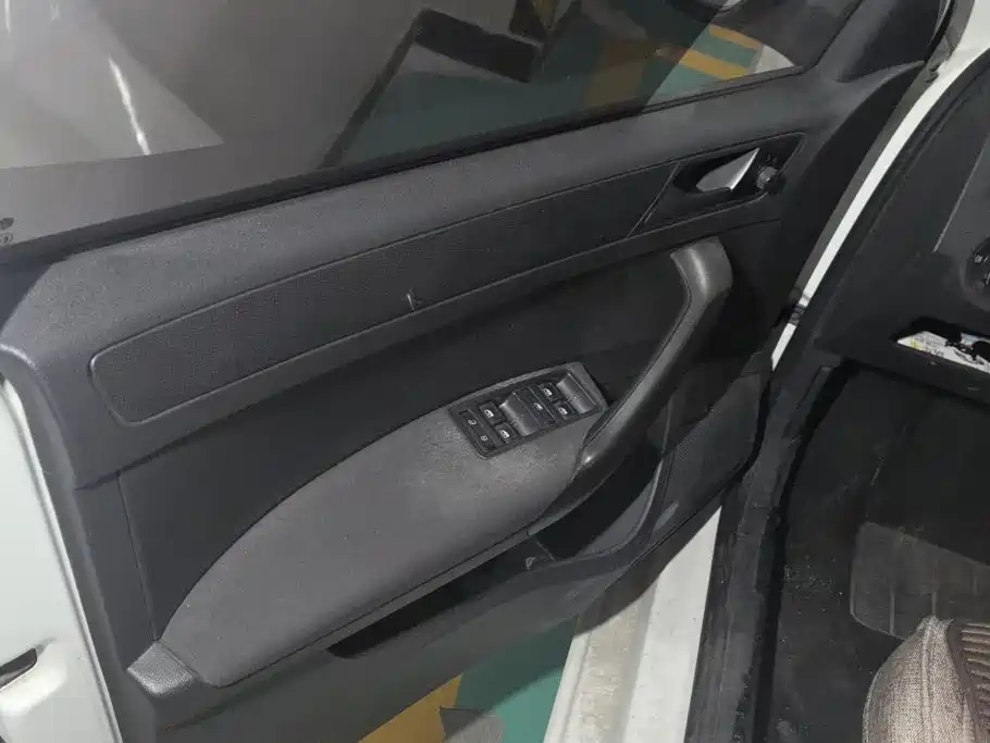 Skoda Rapid Spaceback — миниатюра 7